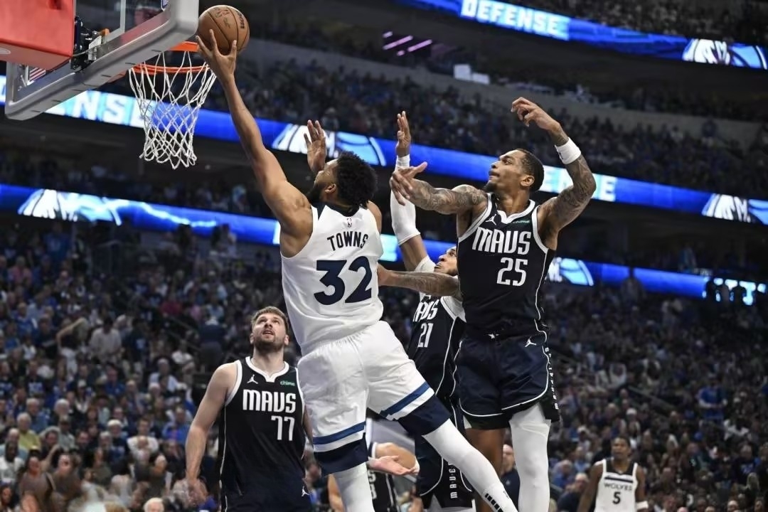 赛前体能课后；达拉斯独行侠内部沟通备战NBA常规赛；信心回归；控场能力受关注的简单介绍