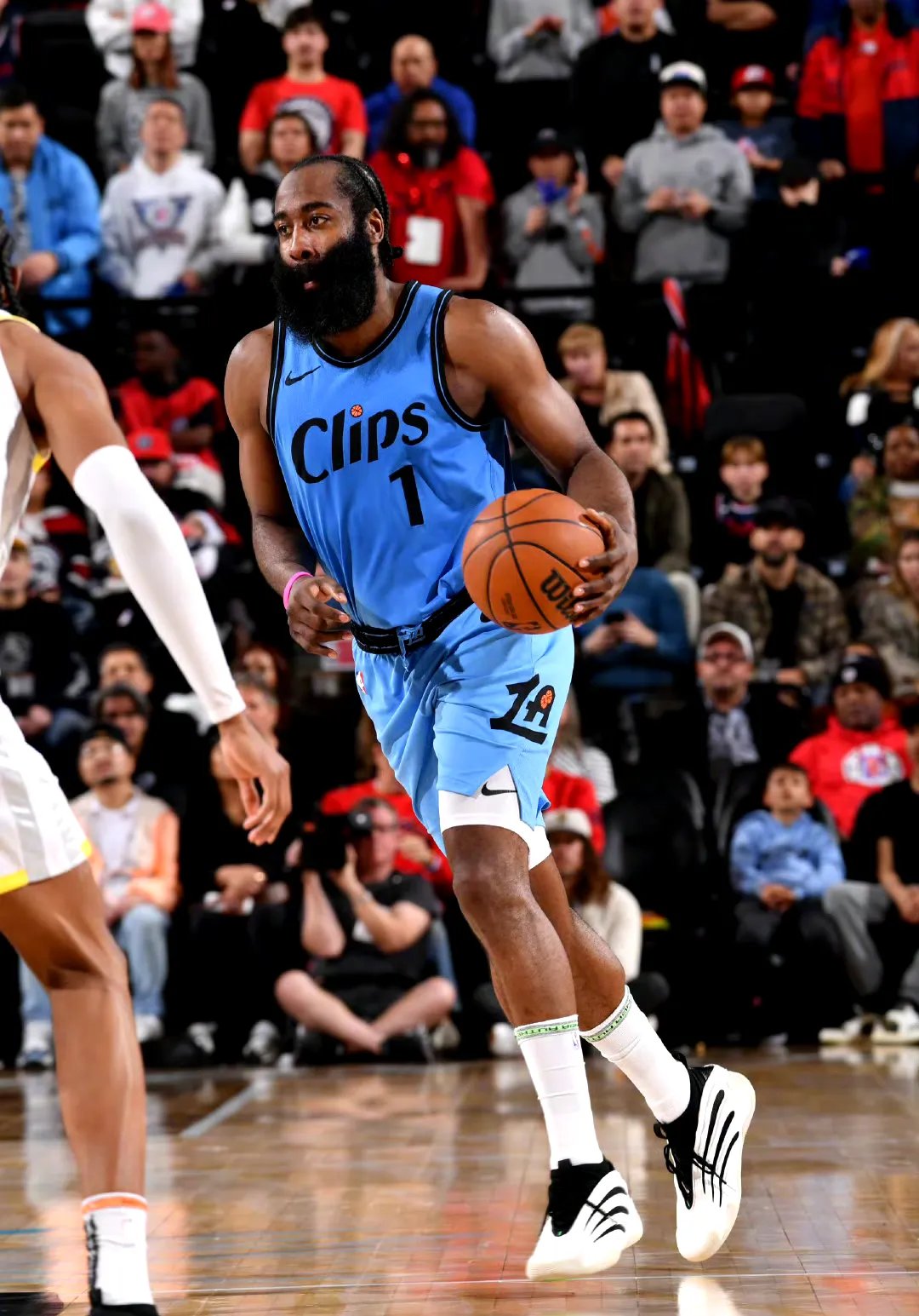 华盛顿奇才训练开放日，转会期遗憾出局引欢呼，全明星赛在即，赛程密集仍需轮换 