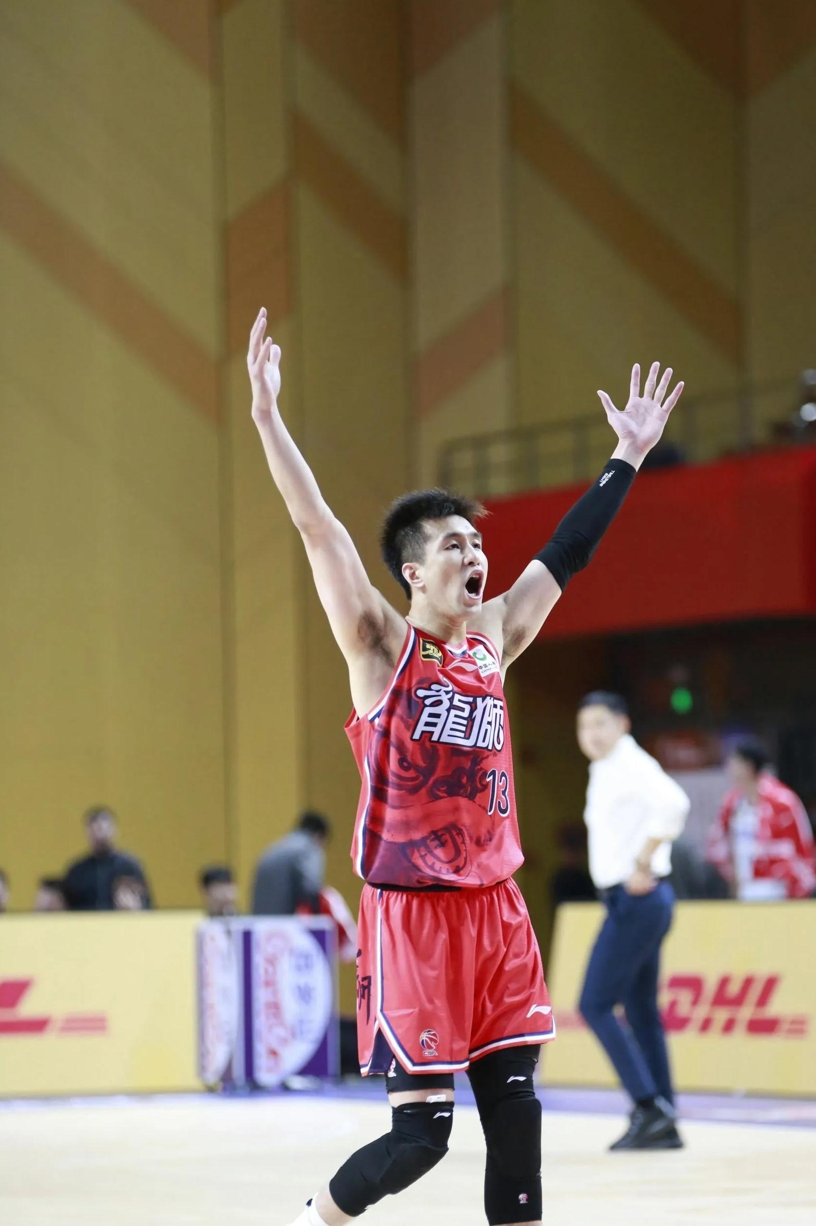 包含赛地聚焦——CBA常规赛清晨热度飙升；布莱顿回应争议；话题不断；细节决定成败的词条