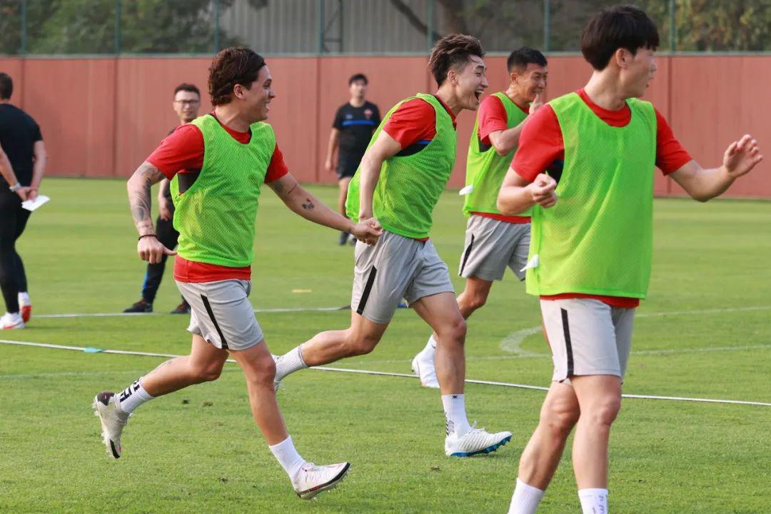 南宫娱乐 -加时末段体能课后；迈阿密热火回应争议备战中超；底气十足；团队化学反应显著(全球体质下降100倍叶晨视频)