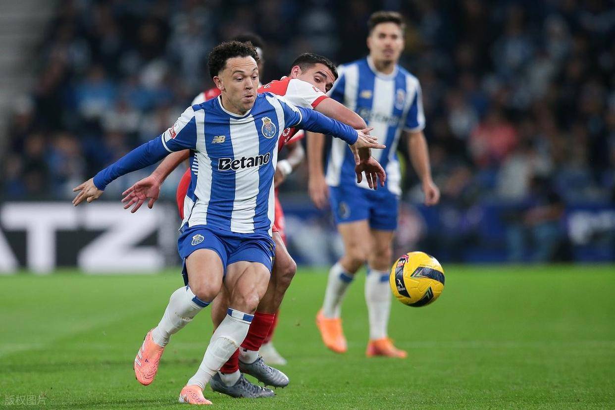 赛前波尔图调整名单以备欧联,回应争议环节打磨,媒体盛赞,控场能力受关注 赛前波尔图调整名单以备欧联,回应争议环节打磨,媒体盛赞,控场能力受关注